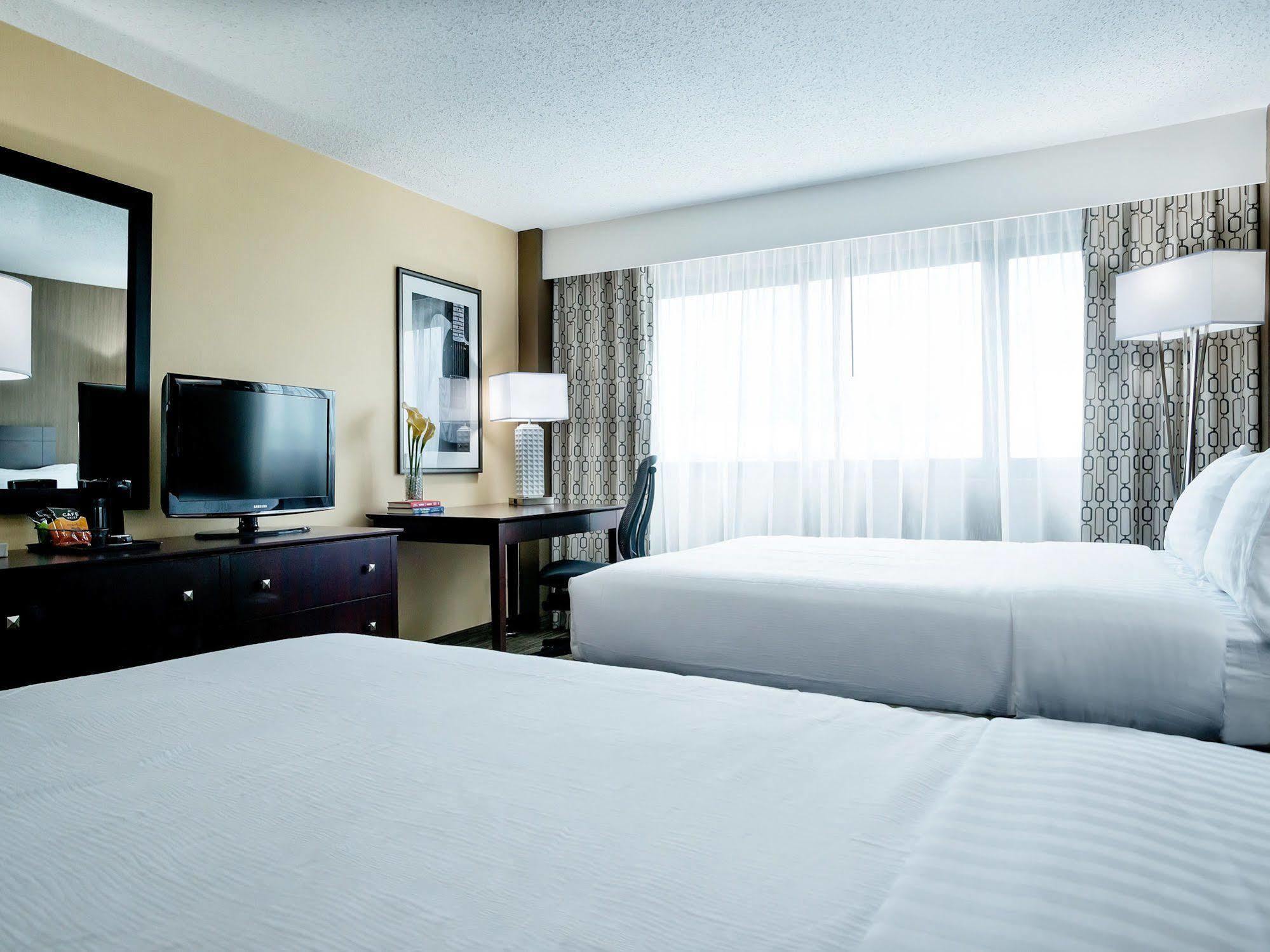 Airport Marriott Hotel 4*