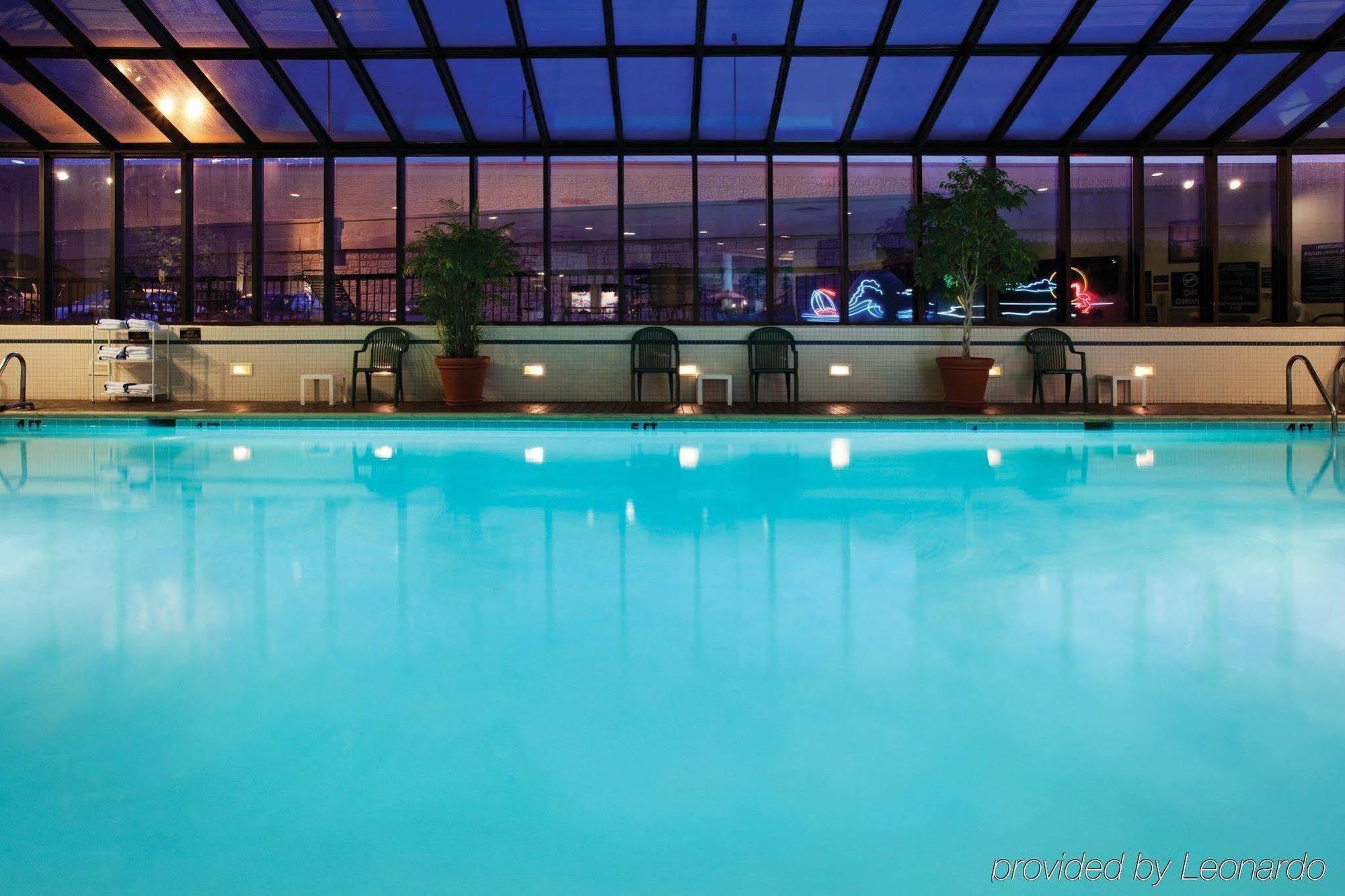 Airport Marriott Hotel 4*