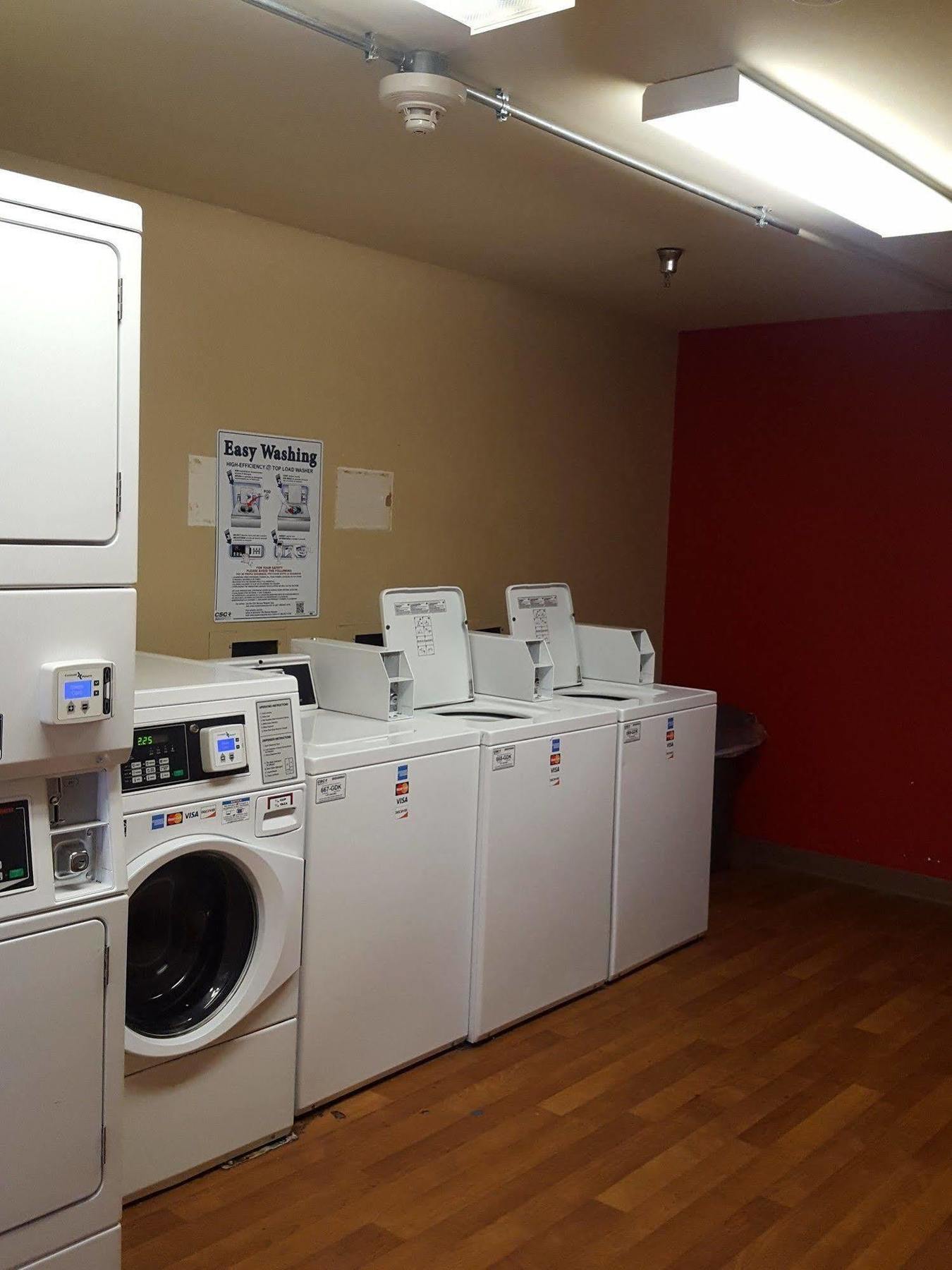 Hometowne By Red Roof - Airport/briley Pkwy 2*