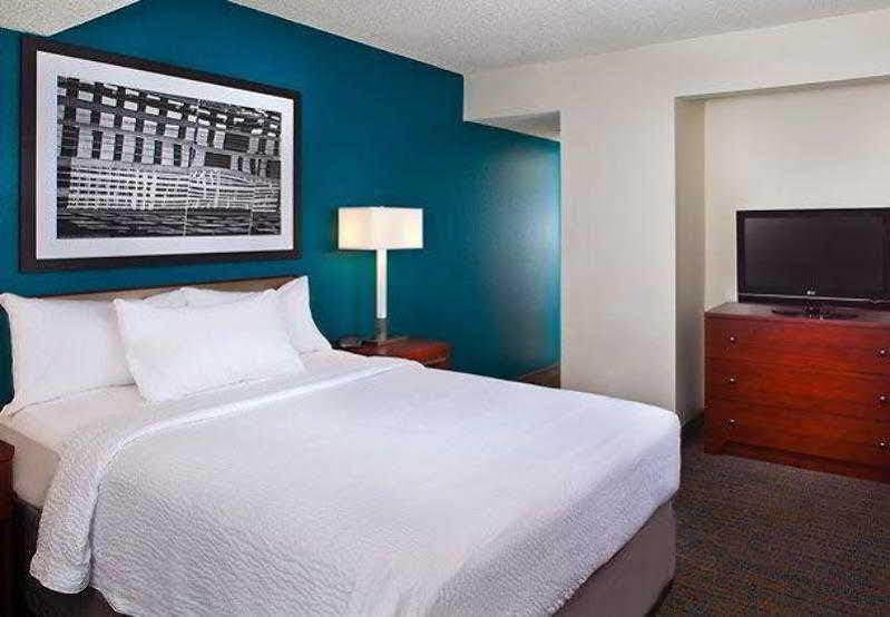 By Marriott Airport Hotel