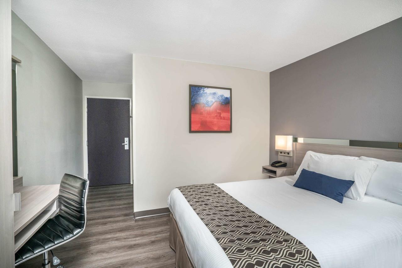 Microtel & By Wyndham 2*