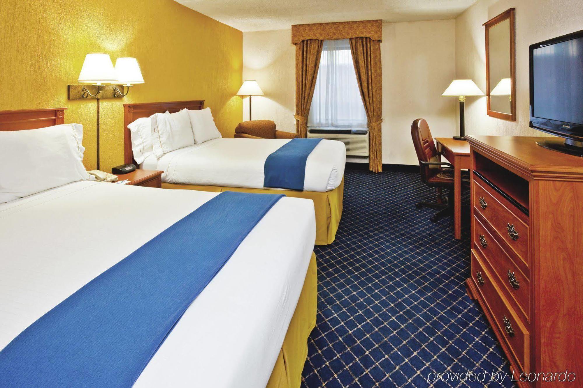 Express & Nashville-i-40 & I-24 Hotel 3*