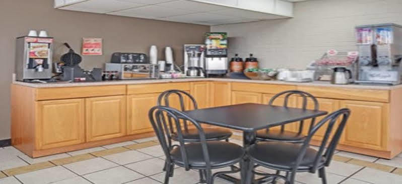 Super 8 By Wyndham Nashville/ Dntn/ Opryland Area Nashville