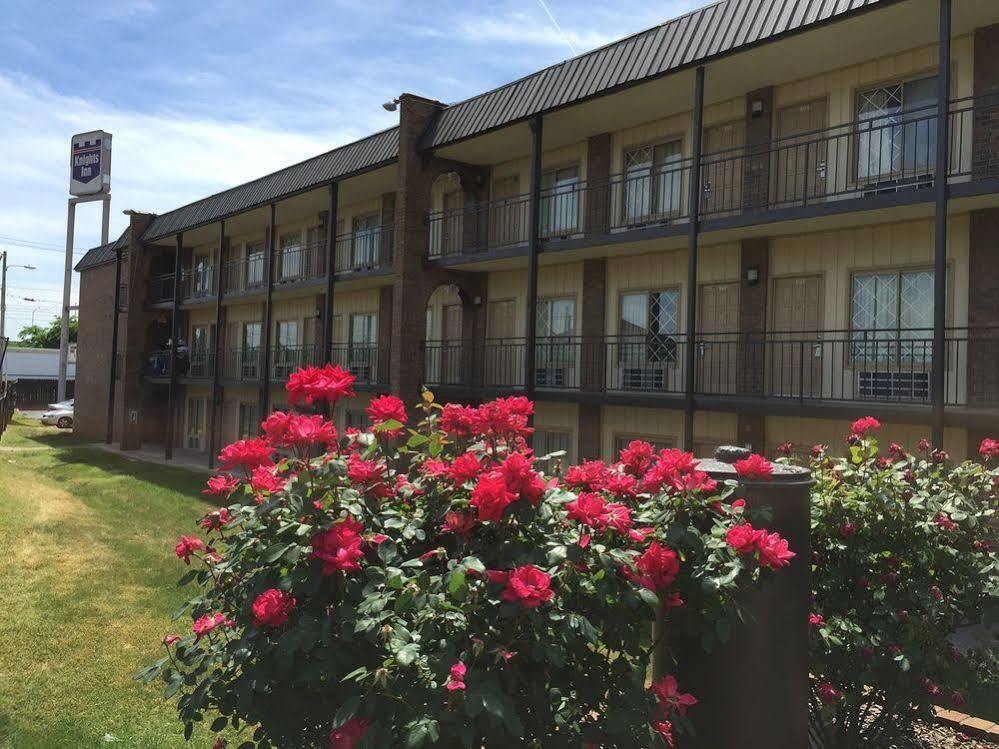 Knights - Downtown Hotel 2*