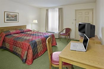 Hotel Hometowne By Red Roof - Airport/briley Pkwy Nashville