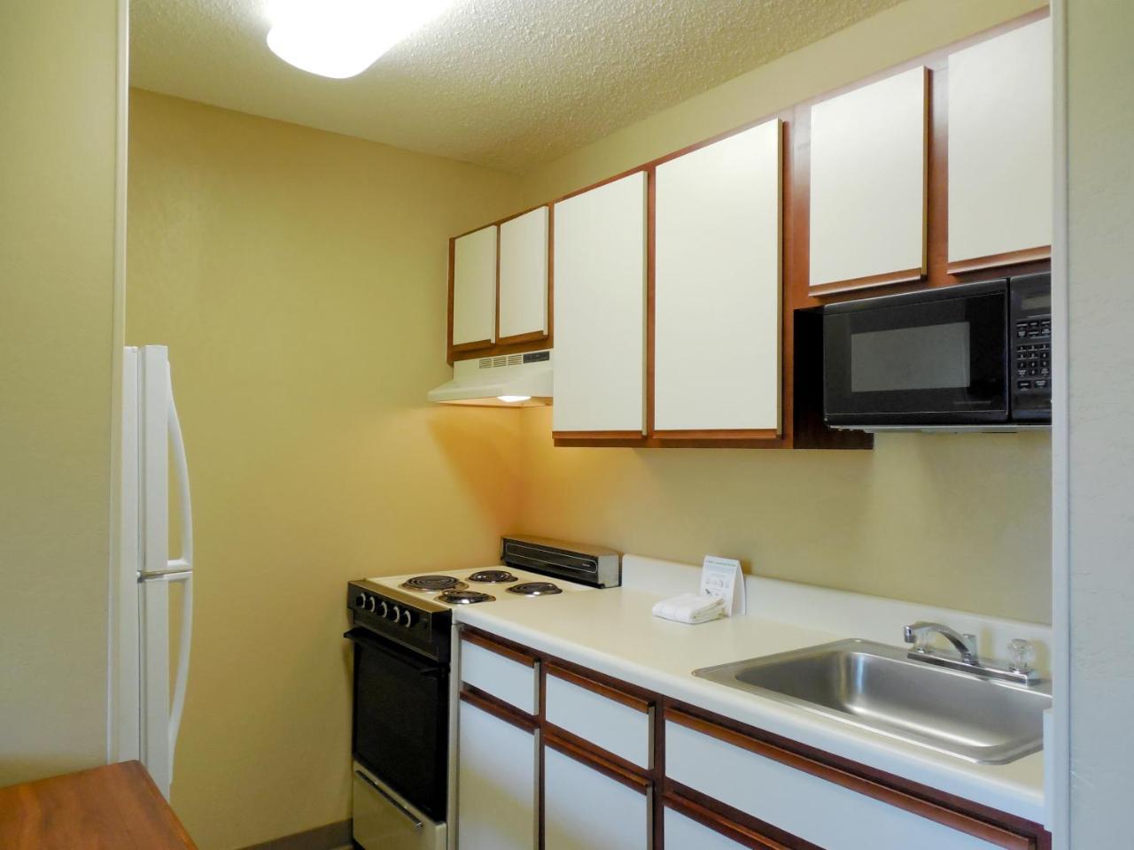 Homestay Suites Hotel