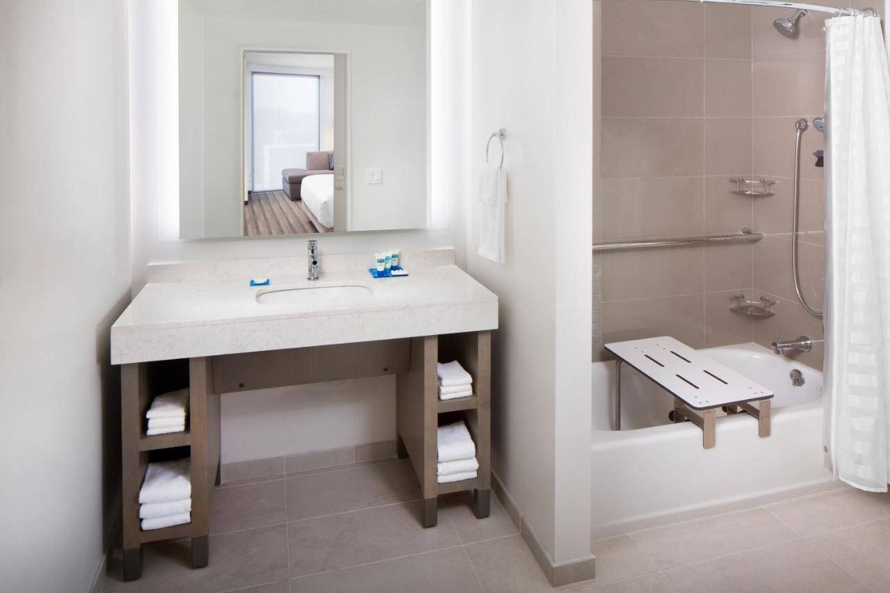 Hyatt House At Vanderbilt 3*