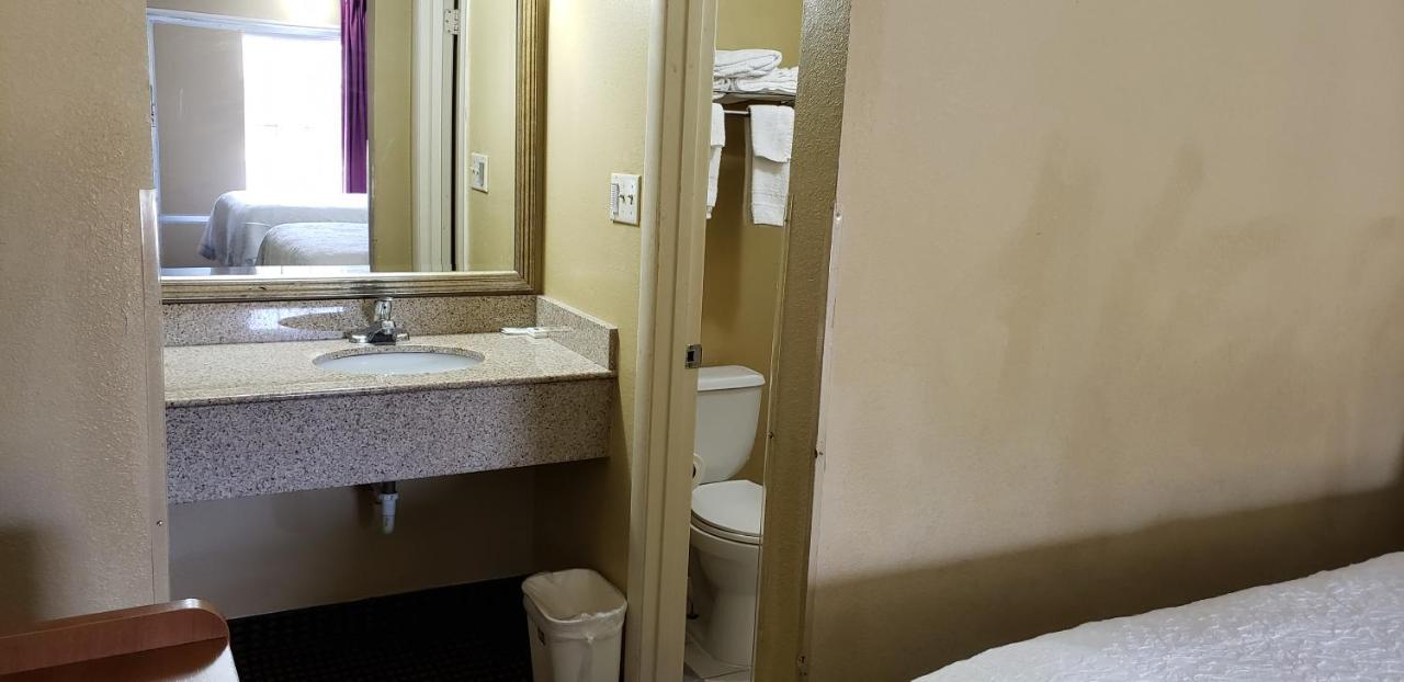 Motel Vista And Airport East 2*