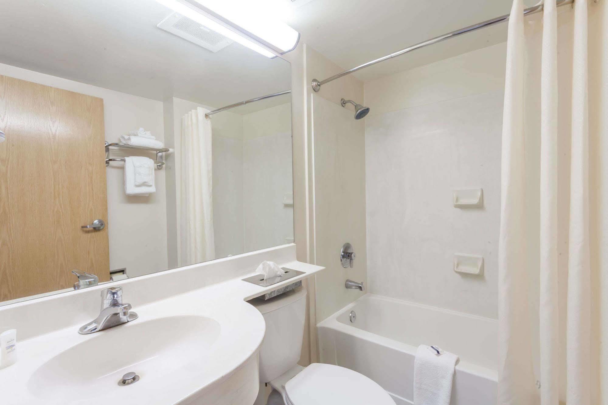 Microtel & By Wyndham Hotel 2*