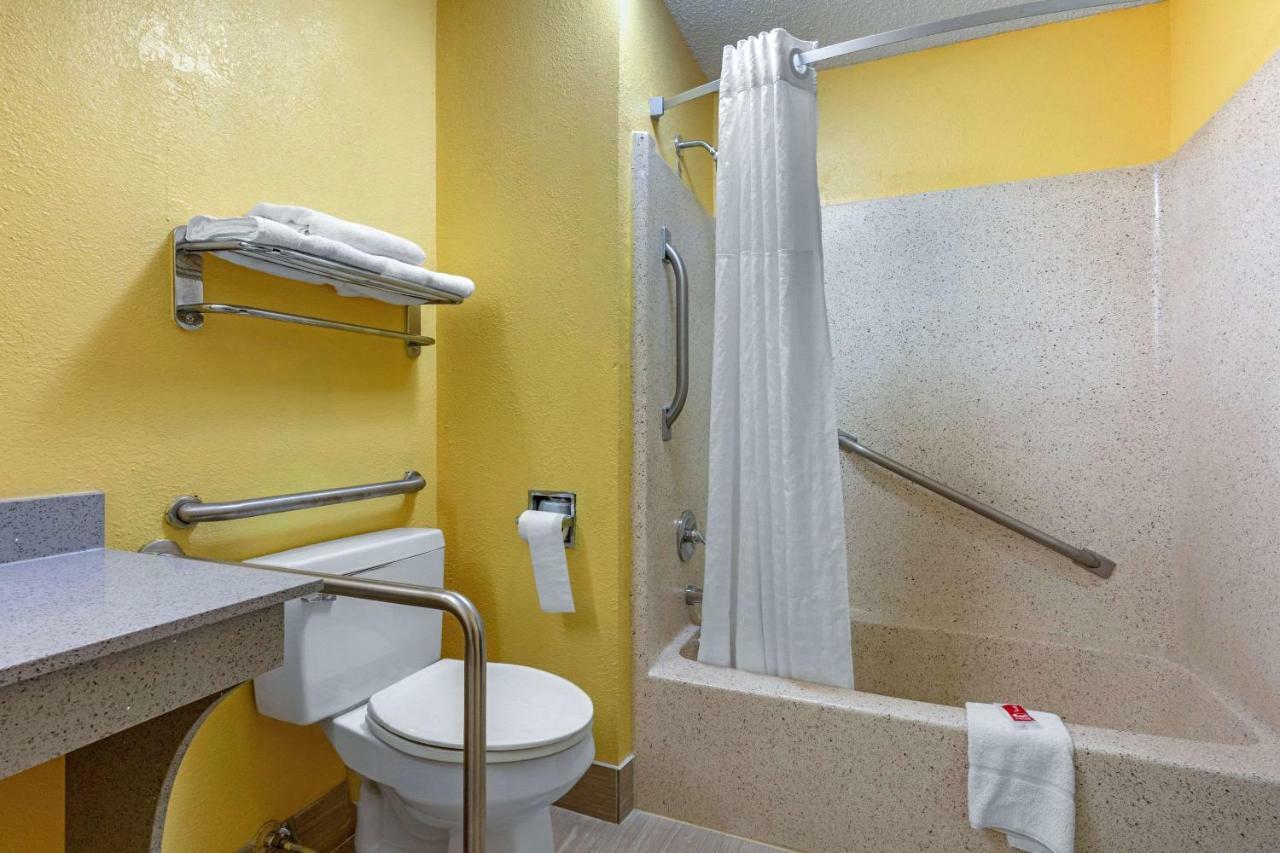 Econo Lodge *