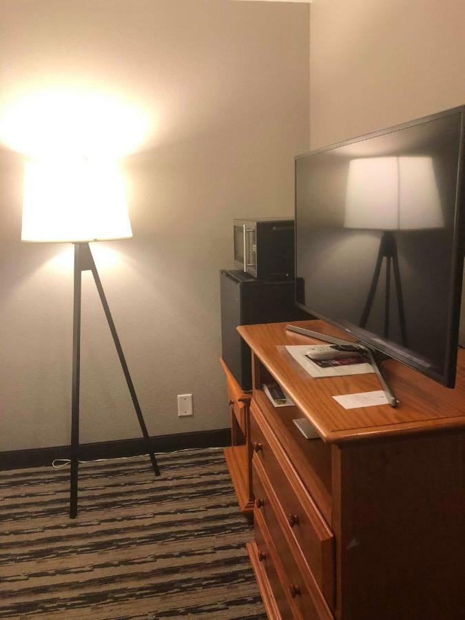 Country & By Radisson, Airport East, Tn Hotel 3*