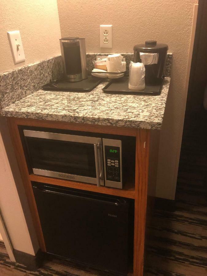 Hotel Country & By Radisson, Airport East, Tn 4*