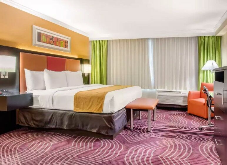 Hotel Downtown - Stadium By Ihg