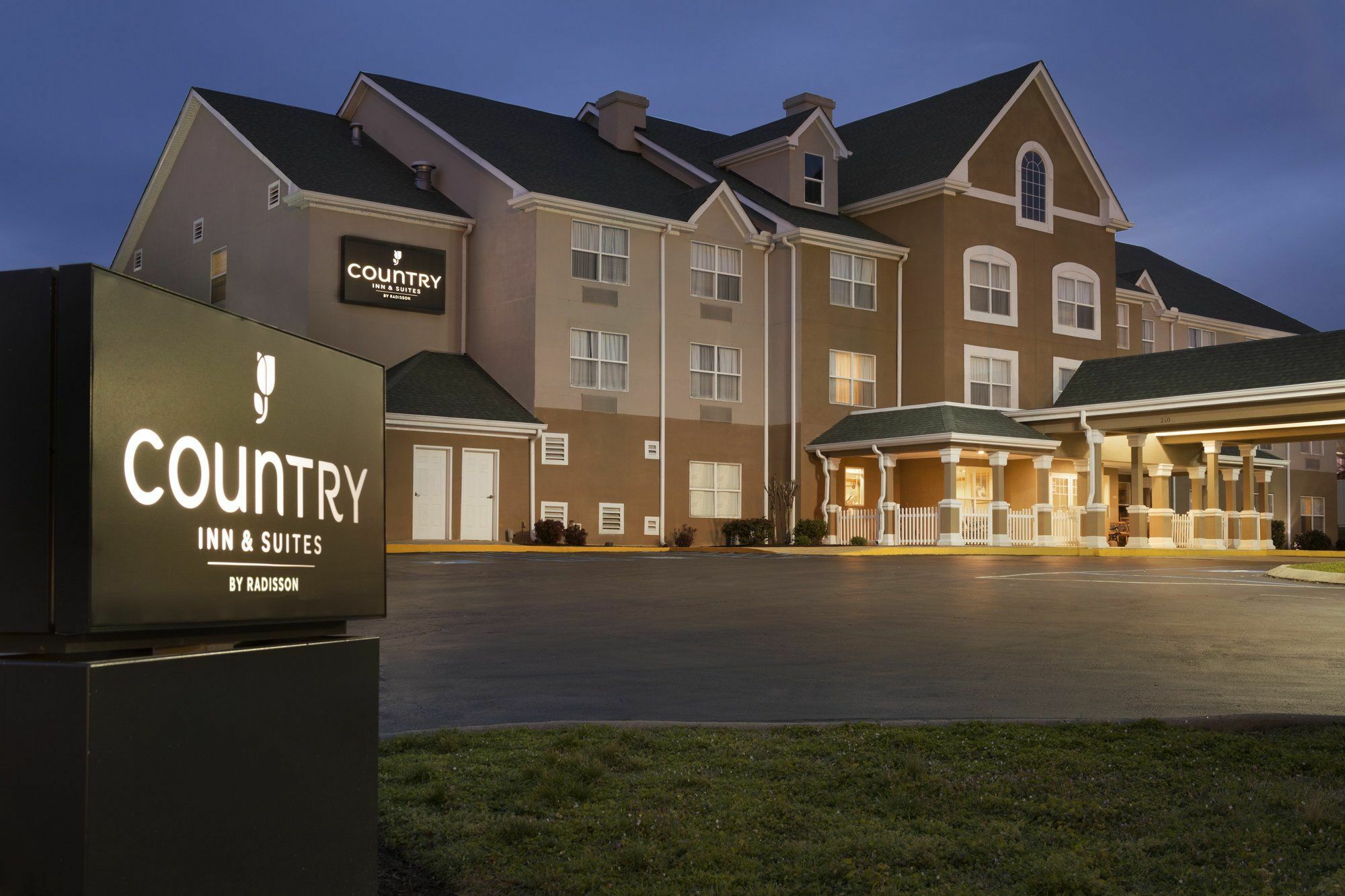 Hotel Country & By Radisson, Nashville, Tn Nashville