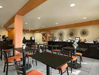 Motel Super 8 By Wyndham Hermitage 2*