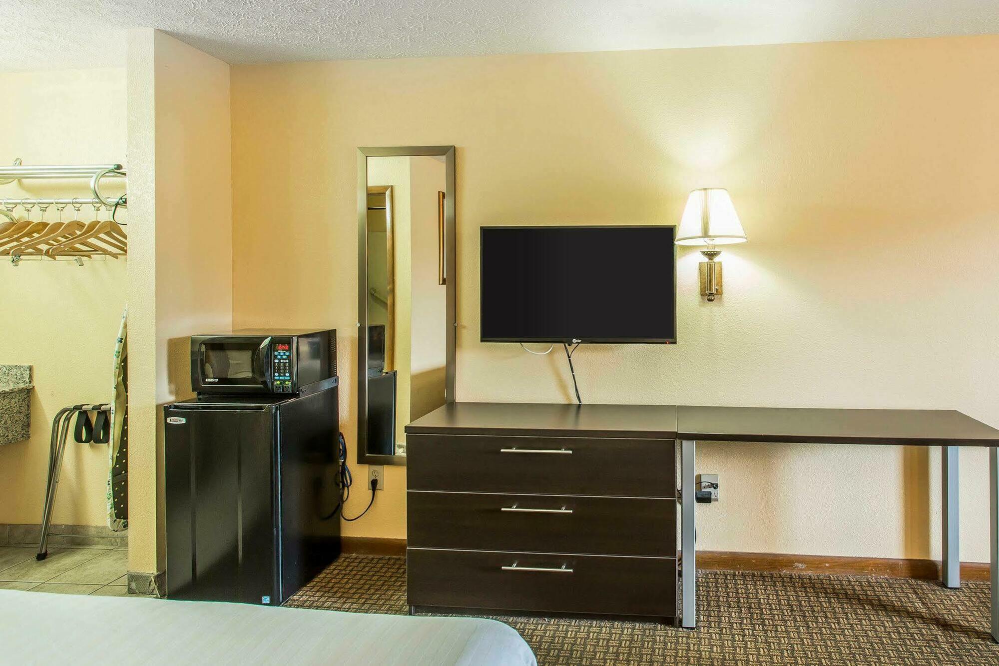 Econo North - Opryland 2*