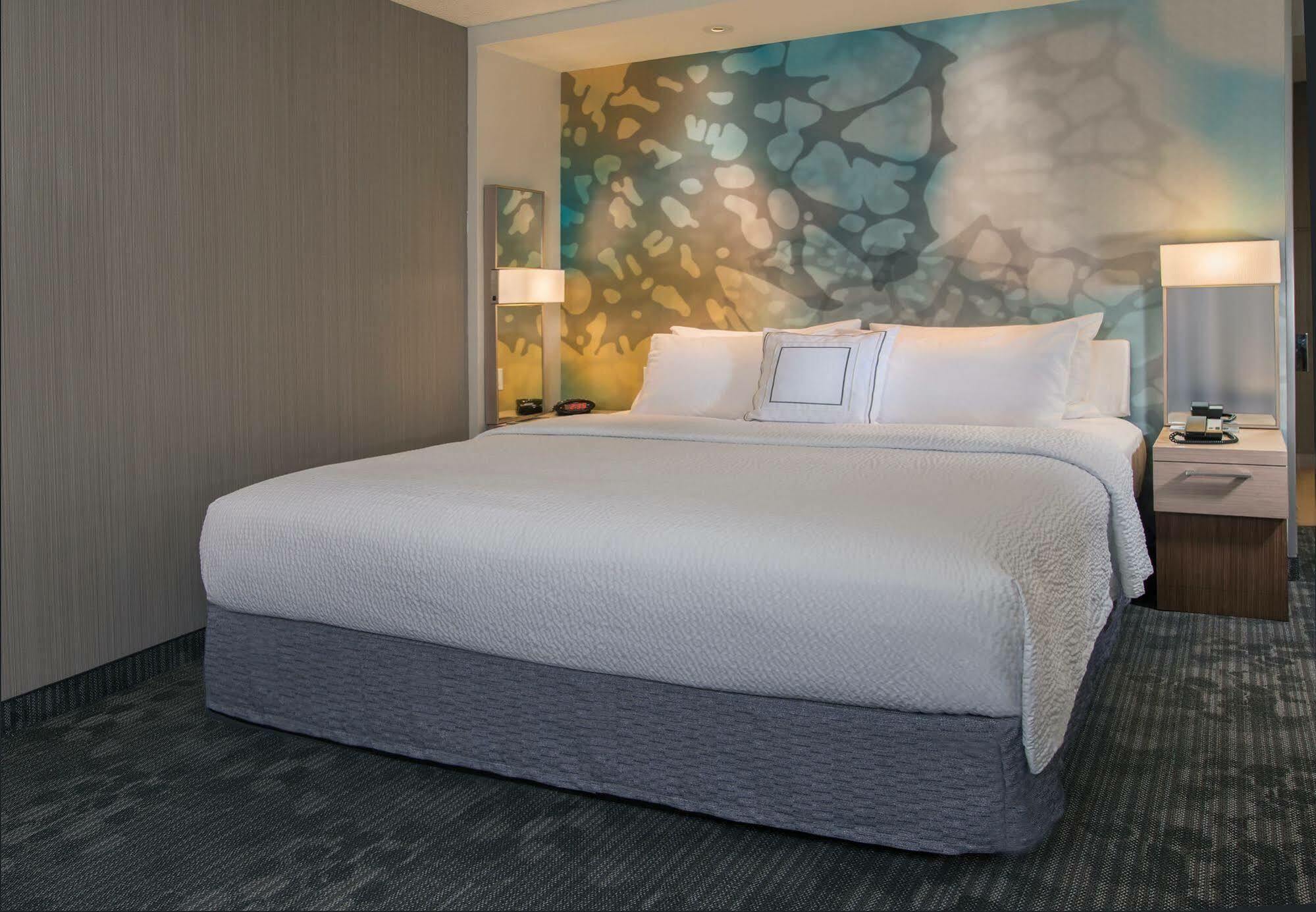 Hotel Courtyard By Marriott Hills
