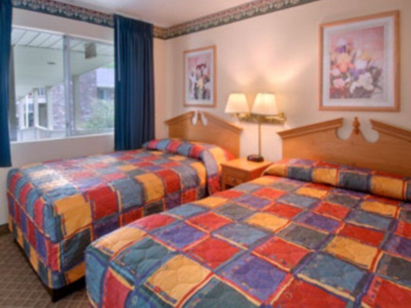 Red Lion & Airport Hotel