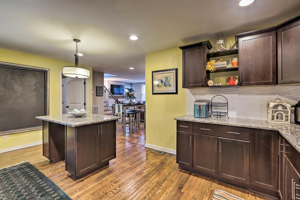 With Fire Pit And Yard, 3 Mi To Dwtn Holiday home *