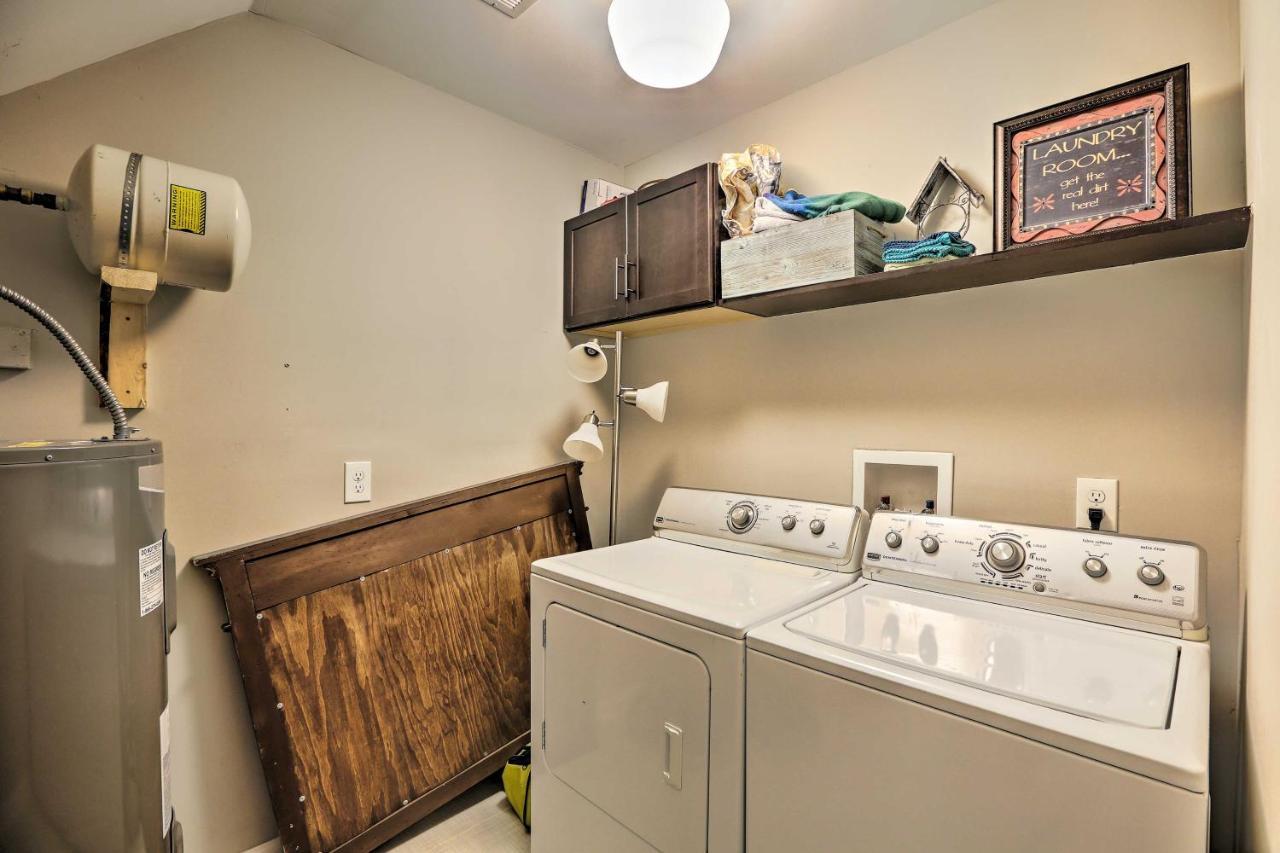 With Fire Pit And Yard, 3 Mi To Dwtn Holiday home Nashville