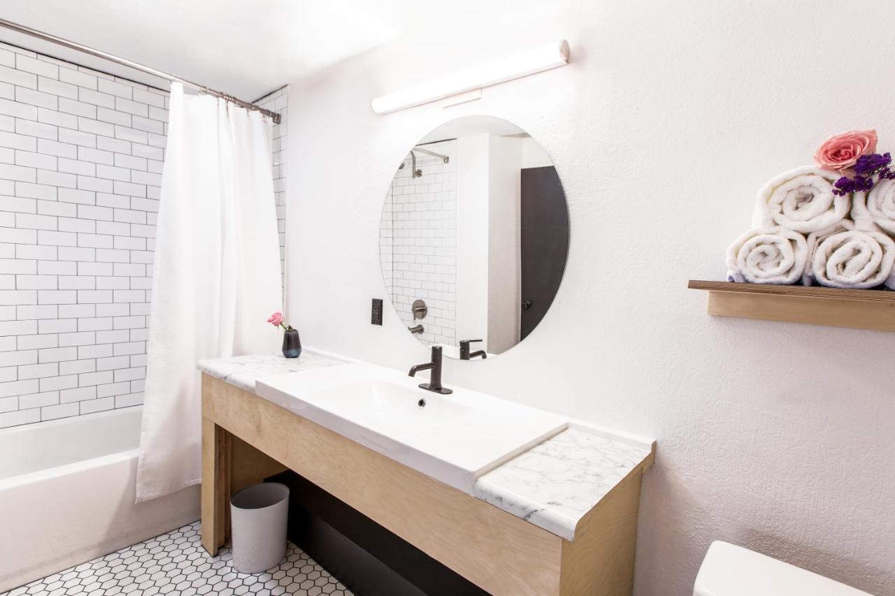 The Iris 2* Nashville